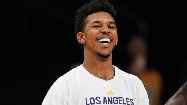 苏牙谈最喜欢的五球：踢诺维奇凌空斩，对马略卡脚后跟得分（苏亚雷斯回顾生涯五大进球：对诺维奇凌空抽射，对马略卡脚后跟破门）