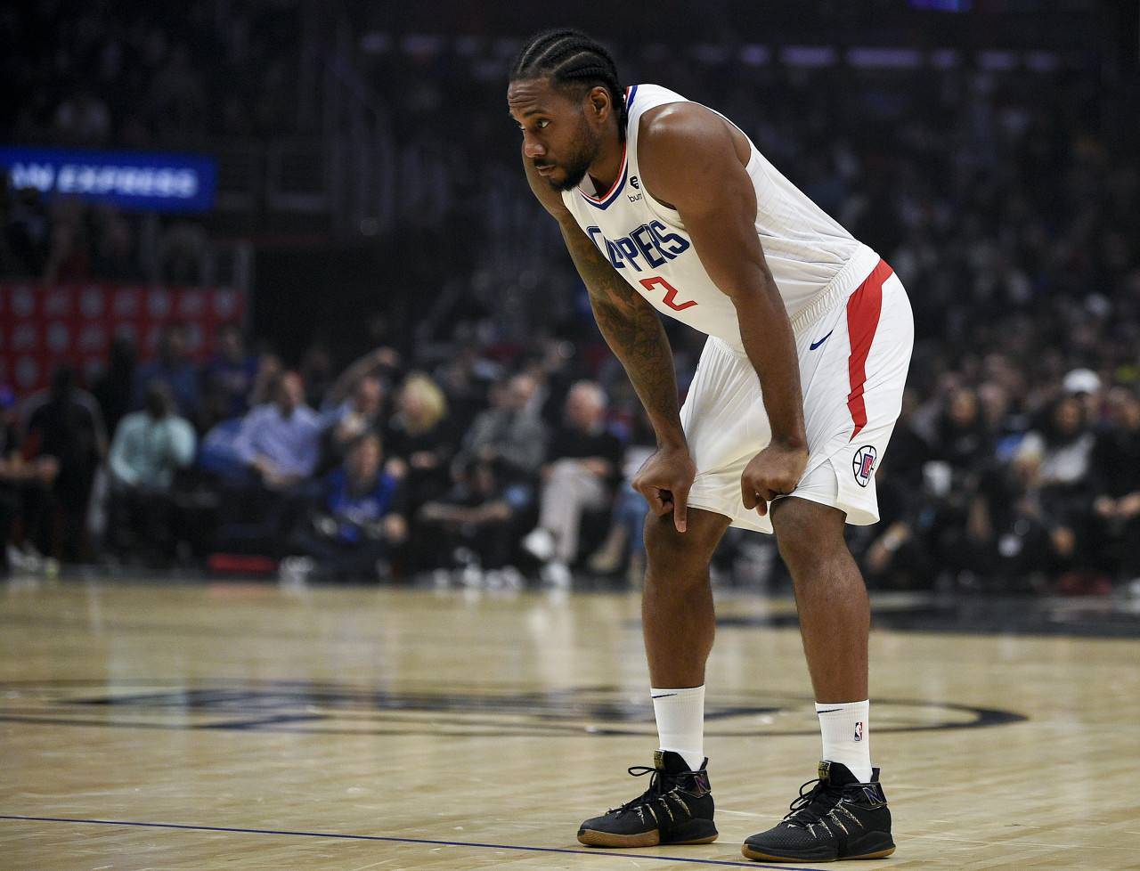 热刺被动防守导致失误（热刺消极防守酿成失误）