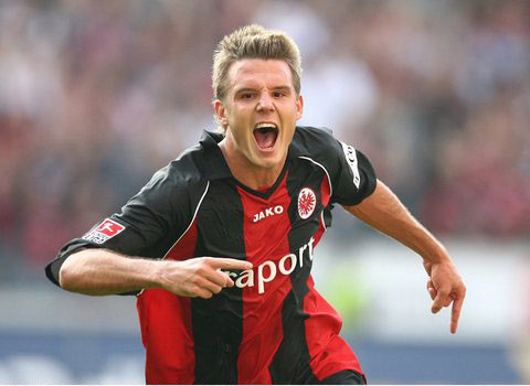 当年巴萨的训练课，疯狂过人进球的梅西！（巴萨旧日训练场，梅西连过数人疯狂破门）