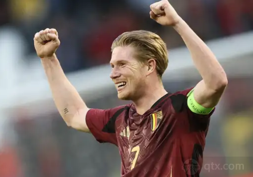 西甲半场：亚当斯门前造险，瓦伦西亚暂0-0塞维利亚（西甲半场：亚当斯制造门前险情，瓦伦西亚暂与塞维利亚0-0）