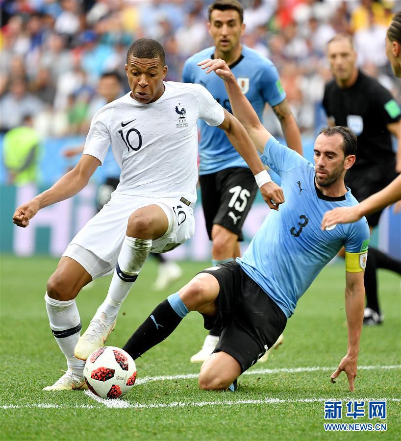 C罗为合作的AI网站宣传，视频中梅罗之争再次成为话题（C罗为合作AI平台拍宣传片，视频引发梅罗之争再度热议）